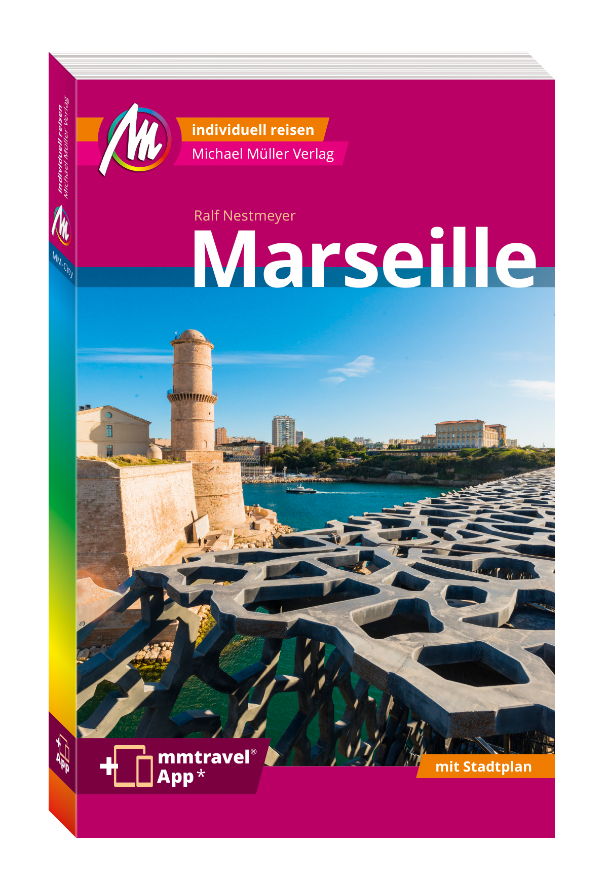 Mit Ralf Nestmeyer durch die südfranzösische Metropole Michael-Müller-Reiseführer Marseille – umfassend, übersichtlich, unentbehrlich Auf 192 Seiten mit 111 Farbfotos zeigt Ralf Nestmeyer in unserem Marseille-Reiseführer in der dritten Auflage die pulsierende Vitalität und bewegte Geschichte der wichtigsten französischen Hafenstadt. 35 Karten und Pläne, darunter die öffentlichen Verkehrsmittel sowie eine Übersichtskarte mit 25 zentral gelegenen Pensionen, Hotels und Campingmöglichkeiten machen Marseille zu Ihrer zweiten Heimat. Tolles Extra: der herausnehmbare Stadtplan im Maßstab 1:10.000. Sechs ausführlich beschriebene Touren führen Sie in jeden Winkel der Stadt, sechs Ausflüge führen in die Umgebung. Alles vor Ort akribisch recherchiert und für Sie ausprobiert. Zahlreiche eingestreute Essays vermitteln interessante Hintergrundinformationen. Die Geheimtipps von Ralf Nestmeyer verraten Ihnen besonders lohnende Ziele, etwa Unterkünfte oder Restaurants, die auch Einheimische frequentieren. Ökologisch, regional und nachhaltig wirtschaftende Betriebe sind kenntlich gemacht. Marseilles Sehenswürdigkeiten und UmgebungMassalia, erste Siedlung der Griechen, heute der Alte Hafen, mit Rathaus und MuCEM das Zentrum der Stadt. Enge Gassen,bunte Fassaden und Graffiti zeigen in Panier und La Joliette die bunte Vielfalt. Südlich des Vieux Port bieten sich Shoppingmöglichkeiten und Restaurants, Highlights ist das Musée Cantini. Links und rechts der Canebière finden sich arabische Quartiere und das Szene-Viertel rund um Cours Julien. Die Küstenstraße La Corniche vermittelt mediterranes Flair, hier liegen auch Marseilles Strände. Lohnend sind Besuche in Malmousque, Les Goudes und Callelongue. Von hier aus sind auch die Calanques zu erreichen, fjordartige Küsteneinschnitte. Im Reiseführer Marseille finden Sie einige dieser einmaligen Landschaften ausführlich beschrieben. Abseits des Zentrums locken Cité Radieuse und das Stade Vélodrome, sowie ein Bootsausflug zu den Îles de Frioul. Schließlich finden Sie in unserem Marseille-Reiseführer La Côte Bleue, Cassis, La Ciotat, Aix-en-Provence und Aubagne. Überall entdecken Sie die Must-Sees, aber auch Highlights abseits bekannter Pfade. Die Geheimtipps von Ralf Nestmeyer werden Sie nicht enttäuschen, versprochen: Er zeigt, dass der Touristenmagnet Marseille auch für Individual-Urlauber diverse Überraschungen parat hält! Marseille erlebenKompakt zusammengefasst finden Sie in unserem Reiseführer Marseille alles, was die Stadt zu bieten hat: 13Museen von Ethnographie über Natur und Geschichte bis zum Seifen-Museum. Mehr als 90 Restaurants von Exotischem, wie der Küche des Kongo, über Brasserien, Bistros, Cafés und französischer Gourmetküche. 35 Adressen zu Kultur- und Nachtleben sowie ein Veranstaltungskalender. 24 Literaturtipps von Belletristik bis Sachbuch zum tieferen Eintauchen in das Lebensgefühl Marseilles. Ist das Wetter Marseilles nicht so gut, locken mehr als 50 Shopping-Adressen, darunter Boutiquen, Feinkostläden, Heilpflanzenhändler, Schokoladen- und Musikgeschäfte. Fans von Olympique Marseille finden auch dazu hilfreiche Hinweise. Ob Marseille mit Kindern oder Marseille fast umsonst – unser Reiseführer Marseille hat als stets kundiger Begleiter auch dazu bewährte Tipps zur Hand. Alles Wichtige für einen gelungenen Aufenthalt in MarseilleDas Wesentliche aus 2600 Jahren Stadtgeschichte, Wissenswertes zu Marseille als wichtigem Zentrum für Politik, Handel und Gesellschaft, Essen und Trinken jenseits von Bouillabaisse, sowie Hilfreiches zu Anreise, öffentlichen Verkehrsmitteln und ein kleines Sprachlexikon machen unseren Marseille-Reiseführer zu einem unverzichtbaren Begleiter bei ihrer individuellen Erkundung der französischen Hafenstadt. Unschlagbares BundleDie mmtravel® App zum City-Guide Marseille ist gratis mit dabei, denn Buch und App gehören für uns einfach zusammen. Nutzen Sie den inkludierten Freischaltcode zum kostenlosen Download und laden Sie den kompletten Inhalt des Reiseführers mit Online-Karten und GPS-Funktion auf Ihr Smartphone oder Tablet.
