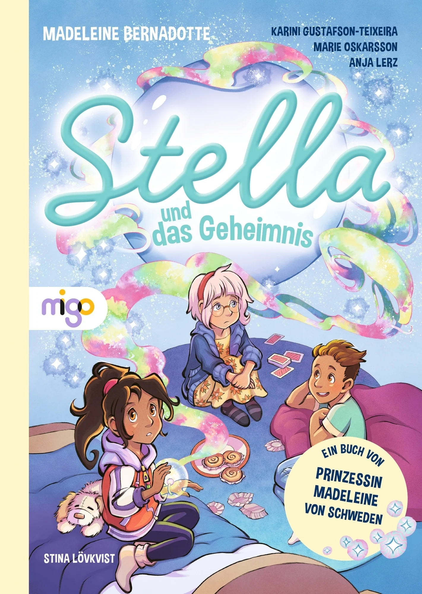 Als die 9-jährige Stella mit ihrem Vater nach Schweden zieht, fühlt sich alles neu und ein wenig fremd an: Die Sprache, die Schule und die Hobbys, alles ist anders und gewöhnungsbedürftig. Eines Tages erfährt Stella von ihrer neuen Freundin ein Geheimnis, das sie niemandem verraten darf. Aber das Geheimnis ist nicht schön oder lustig, sondern liegt ihr wie ein Stein im Bauch … Wird das Licht ihres Mondsteins Stella helfen, das Richtige zu tun, ohne ihre Freundin im Stich zu lassen? Stella und das Geheimnis ist eine einfühlsame Alltagsgeschichte zum gemeinsamen Lesen, aber auch ein Buch zum wichtigen Thema Kinderrechte und -missbrauch, das Kinder zu Gesprächen mit ihren Eltern und Erziehenden einlädt – von Prinzessin Madeleine von Schweden in Zusammenarbeit mit der World Childhood Foundation. Mutmachbuch mit wichtiger Botschaft: Sag Nein, wenn sich etwas nicht gut anfühlt! Von Prinzessin Madeleine in Zusammenarbeit mit der World Childhood Foundation. Behandelt sensibel das wichtige Thema Kindesmissbrauch.