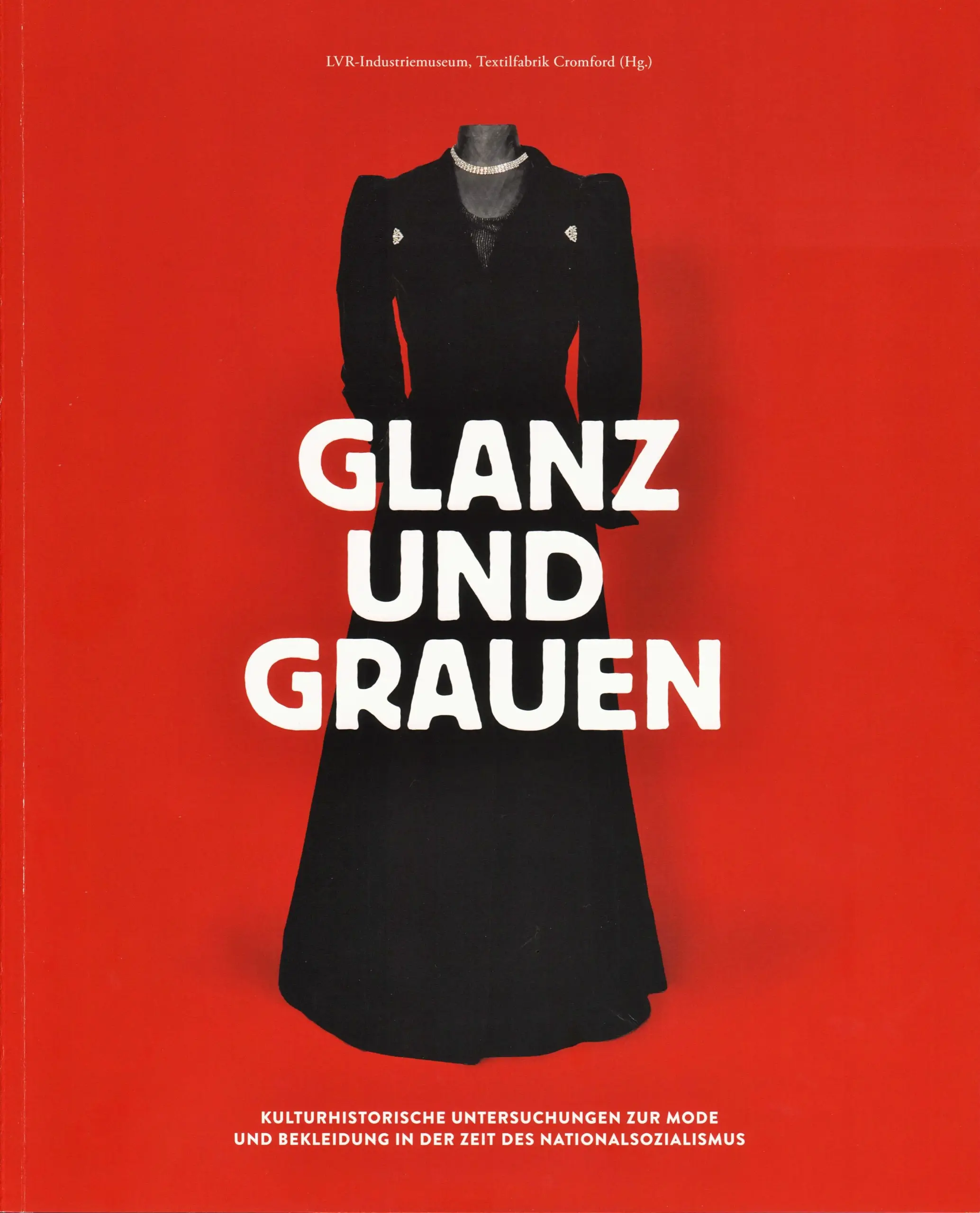 In einem von der VolkswagenStiftung unterstützten Forschungsprojekt des LVR-Industriemuseums, Textilfabrik Cromford wurde die textile Sammlung der 1930er und 1940er Jahre des Museums von Kulturhistorikerinnen und - historikern untersucht. Es zeigt sich, dass Kleidung keine Privatsache ohne politische Bedeutung war. Vielmehr belegen die Forschungsergebnisse das Gegenteil: Kleidung war fest eingebunden in das Herrschaftssystem der Nationalsozialisten, sollte Macht sichern und politische wie wirtschaftliche Zeile erreichen helfen. Der NS-Staat instrumentalisierte Kleidung und lud sie ideologisch auf, um den Staatsbankrott aufzuhalten, Kriegsvorbereitungen voranzutreiben oder Jugendliche zu disziplinieren. Kleidung geriet in die Spirale der Gewalt: Sei es durch die 