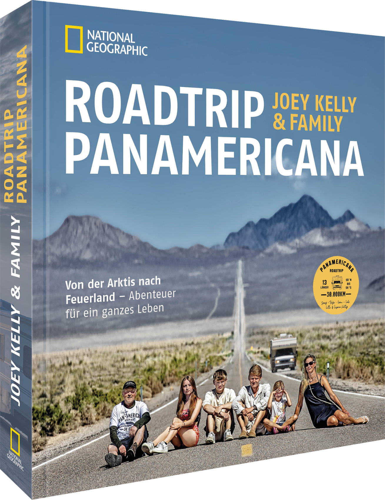 Die Kellys rocken den Highway!Entdecken Sie das ultimative Abenteuer auf der Panamericana! Die Kellys rocken 30.000 km von Alaska nach Feuerland, erleben Extreme und überwinden Grenzen.Begleiten Sie Joey Kelly, seine Frau Tanja und ihre vier Kinder auf einer epischen Reise von Alaska nach Feuerland – in einem Wohnmobil durch 13 Länder und über 30.000 Kilometer. Erleben Sie die Extreme von eisigen Landschaften bis zu tropischen Gefilden, den Kulturschock und die Herausforderungen eines schier endlosen Unterwegsseins. Geld für den Trip verdient die Familie auf der Straße, feiert bescheidene Geburtstage und setzt sich über Grenzen hinweg, sowohl geografisch als auch persönlich. Dieses National Geographic Buch entführt Sie in ein großes Abenteuer, zeigt Ihnen, wie vielfältig das Leben sein kann und inspiriert Sie zu Ihrer eigenen großen Reise. Reisebericht über epische Landschaften, Vegas-Glück und Mexiko-Gefahren: Emotionen ohne Grenzen! Begeisternde Begegnungen mit Outlaws, Mormonen, Goldsuchern und Straßenkindern Interviews: Familienmitglieder erzählen über emotionale Highlights